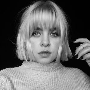 Meet your Posher, Caitlin